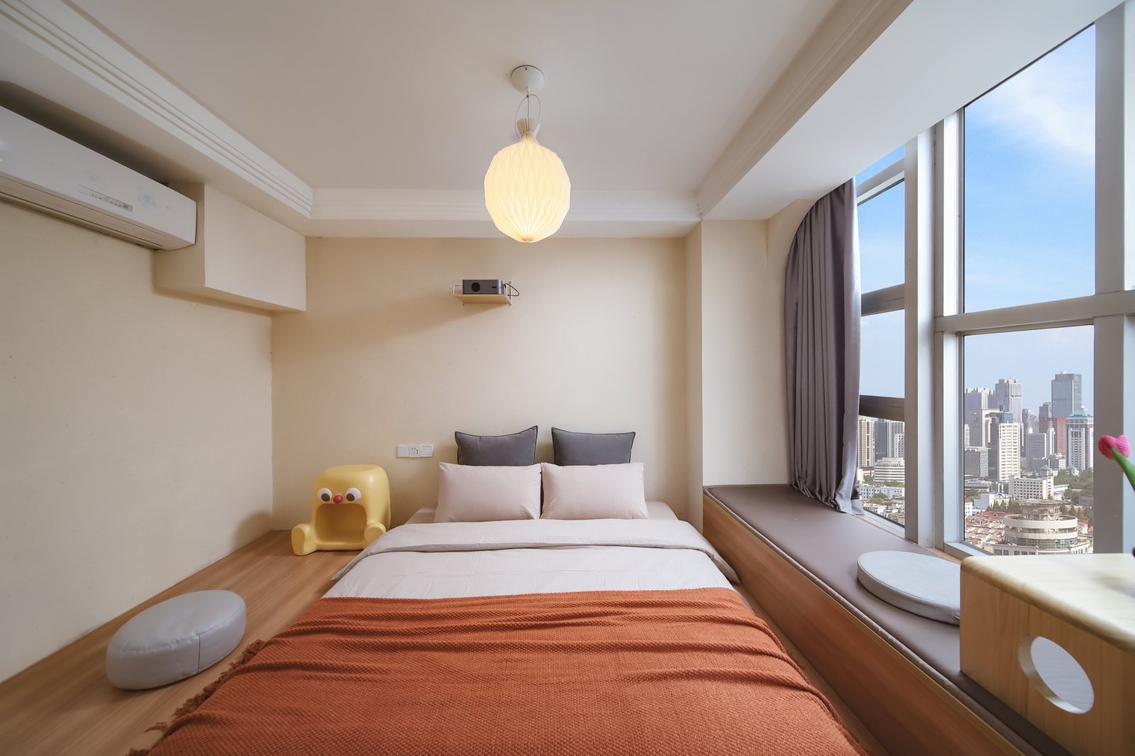 3335、3336室行在城景投影大床房共用实拍图2,高层城景房间照片