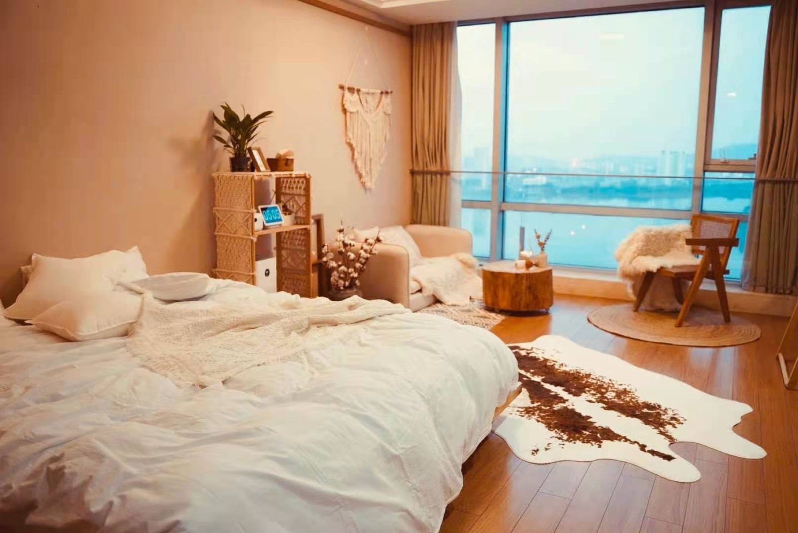 2509室洄游湖景 精选高层投影大床房封面照片