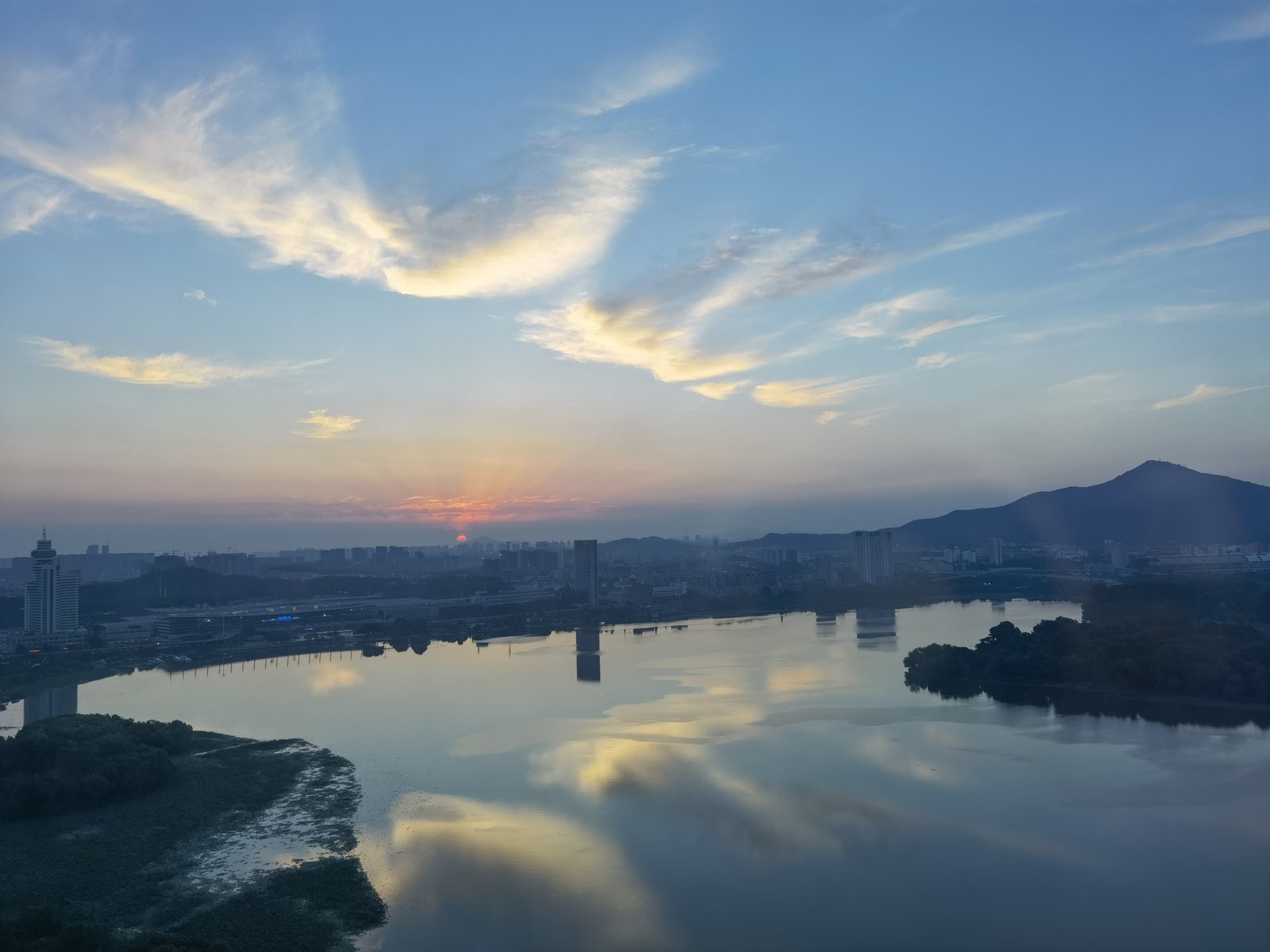 3003室观景与休息，可俯瞰玄武湖与紫金山全景