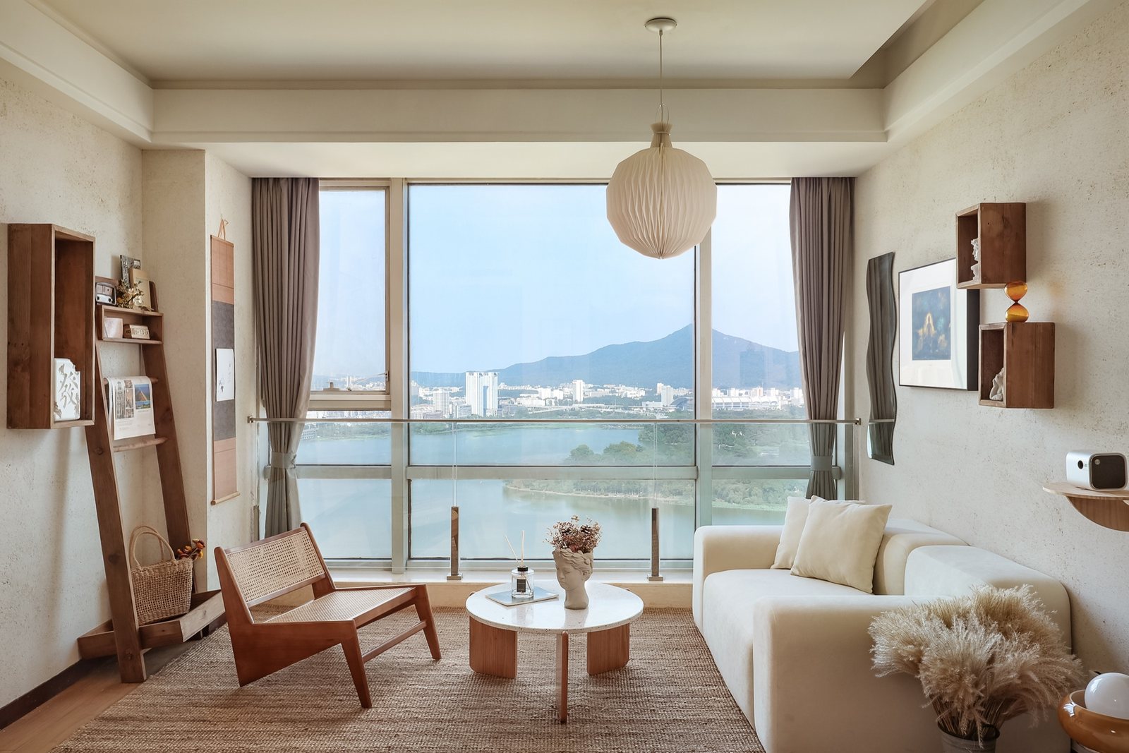 3208室绿植与自然感,可俯瞰玄武湖与紫金山全景