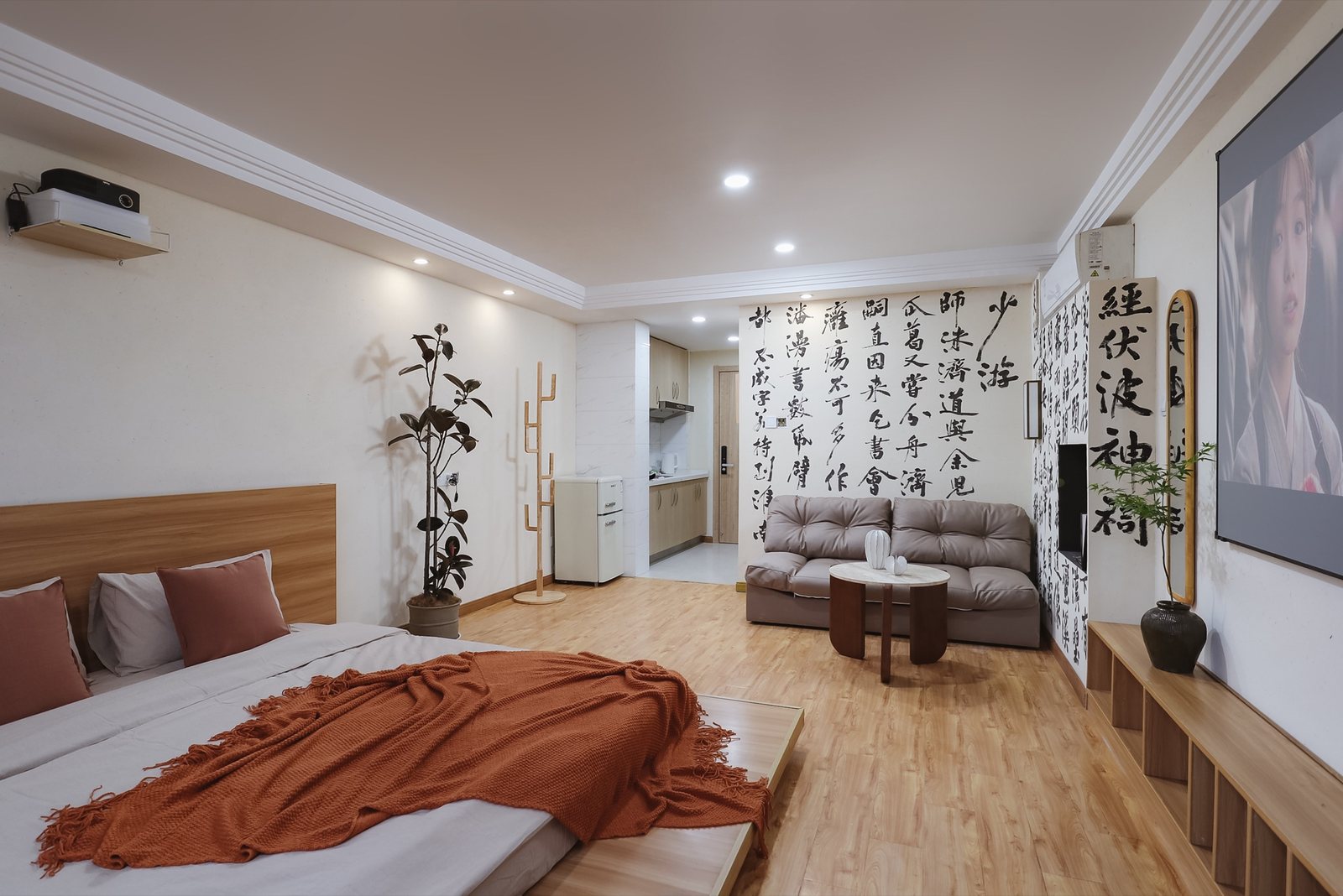 3326室床品与靠枕,可俯瞰玄武湖与紫金山全景