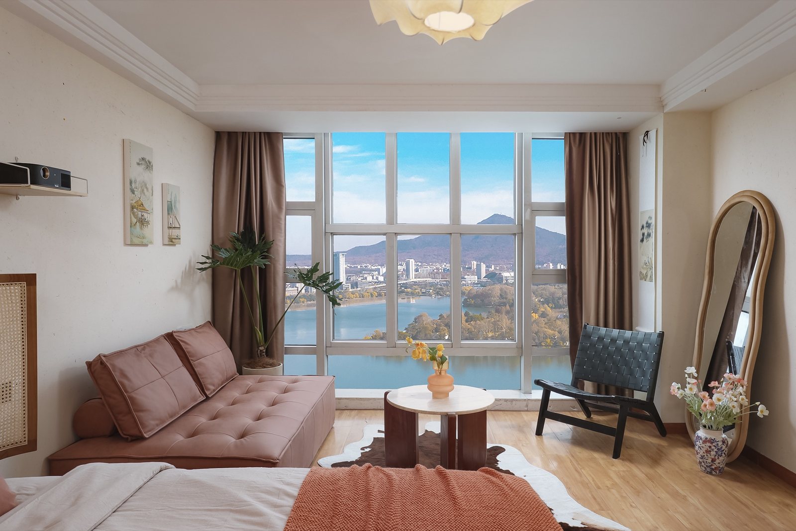 3328室高辨识度照片，可俯瞰玄武湖与紫金山全景