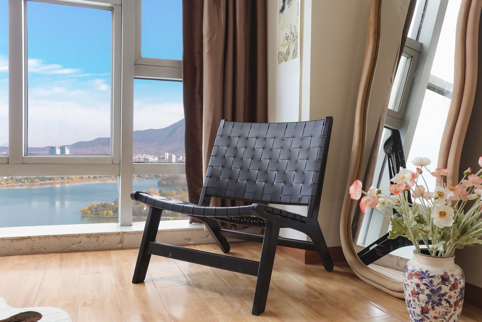 3328室紫金山方向远景，可俯瞰玄武湖与紫金山全景