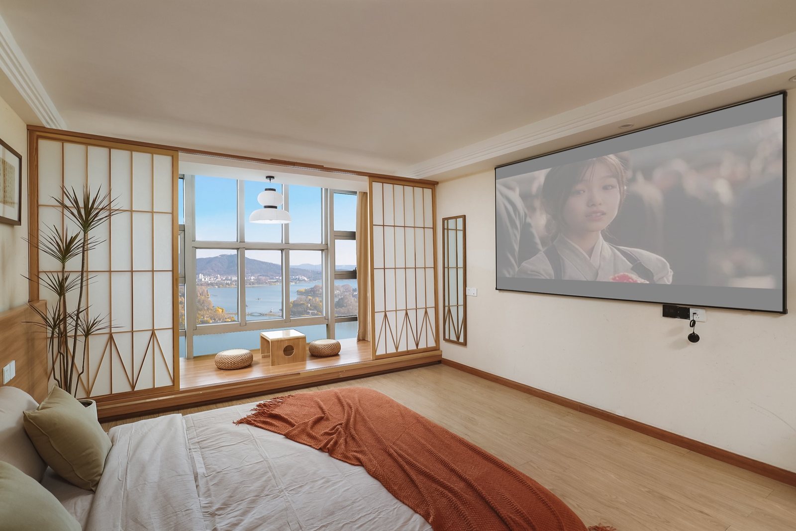 3329室大床休息区,可俯瞰玄武湖与紫金山全景